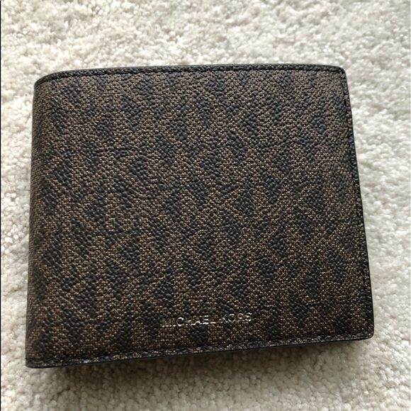 Michael Kors Cooper Wallet - Picture 1 of 5